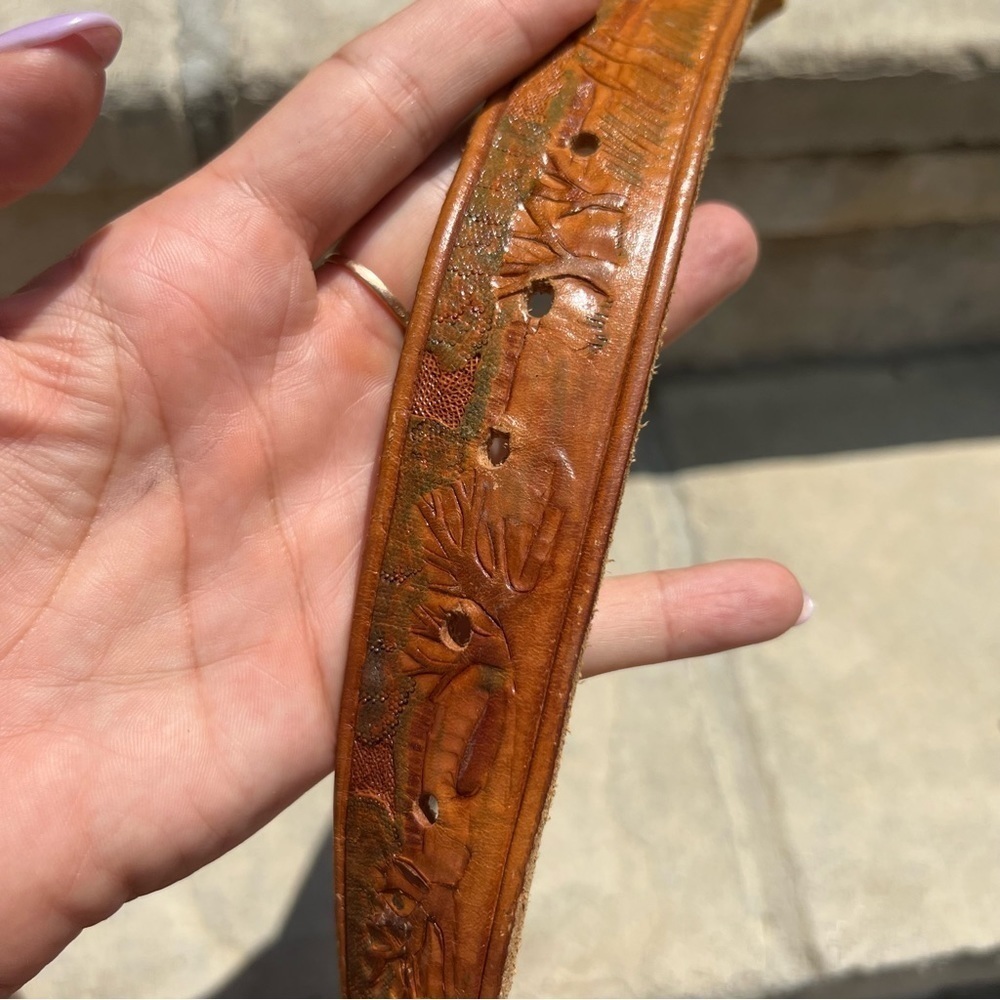 HANDMADE tooled leather belt with oval leather buckle ducks nature design 46" - Picture 4 of 7